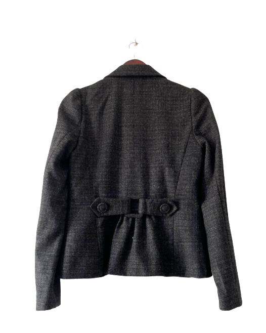 Chaqueta corta gris oscuro con boton delante. AMITIÉ. Talla S-M. COD CH25