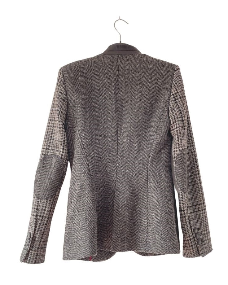 Chaqueta gris con cuello de cuero y distintos motivos. TOP SHOP. Talla 36. COD CH50