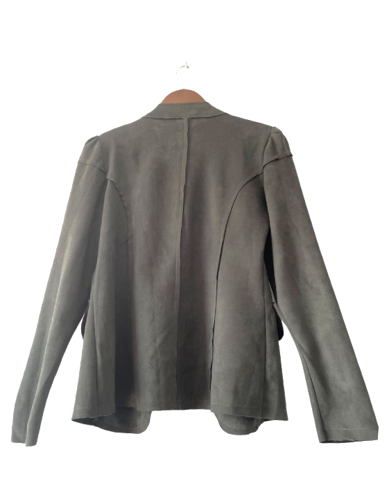 Chaqueta verde con filas de botones. NEW COLLECTION. Talla M. COD CH56