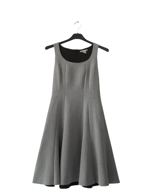 Vestido entallado gris claro. COD V7