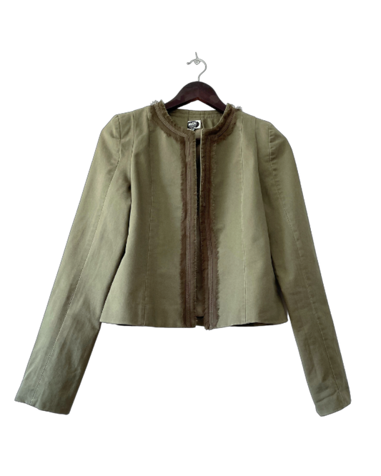 Chaqueta verde corta y recta. ADOLFO DOMÍNGUEZ. Talla 38. COD CH19