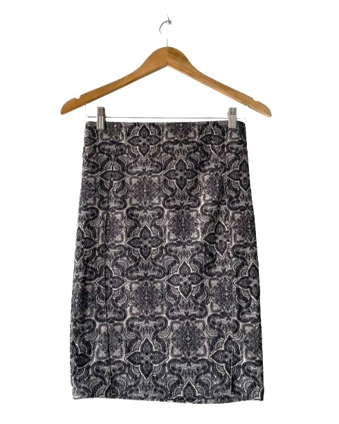 Falda de tubo negro-blanco-gris. F27