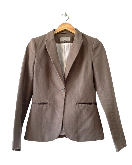 Chaqueta entallada de lino marrón claro. H&M Talla 36. COD CH47