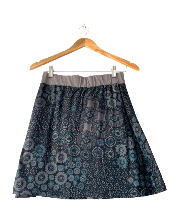 Falda azul-negra con motivos/botones. COD F24