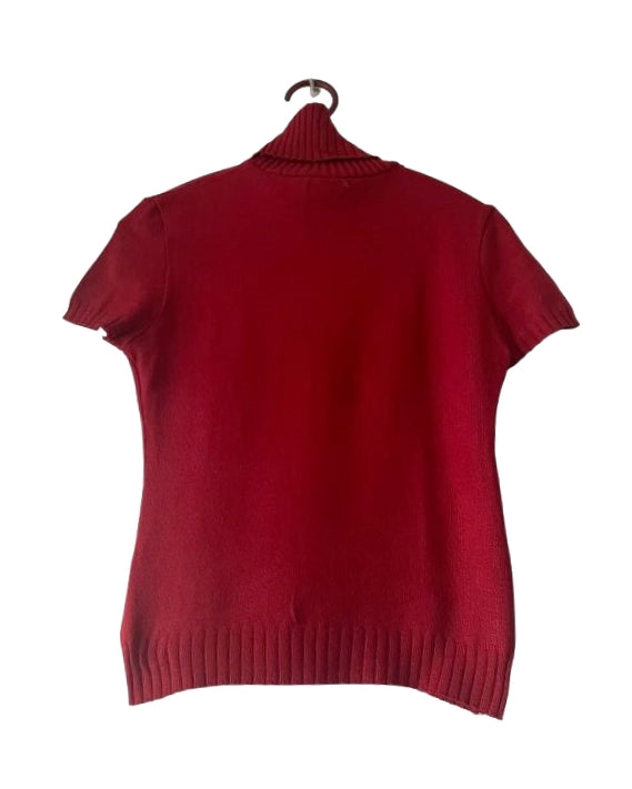 Jersey rojo de manga corta y cuello alto. COD J5