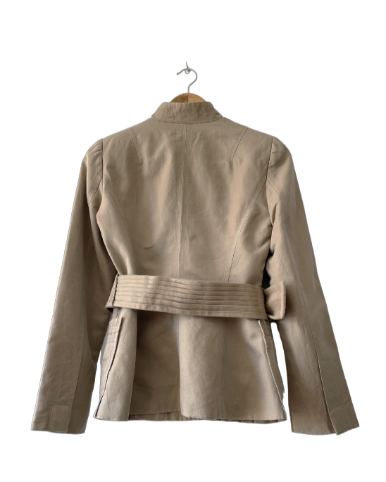 Chaqueta beige cuello mao y cinturón. ZARA. Talla S. COD CH12