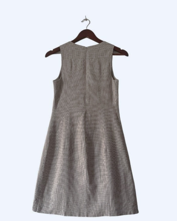 Vestido de lino beige corto sin mangas. COD V28