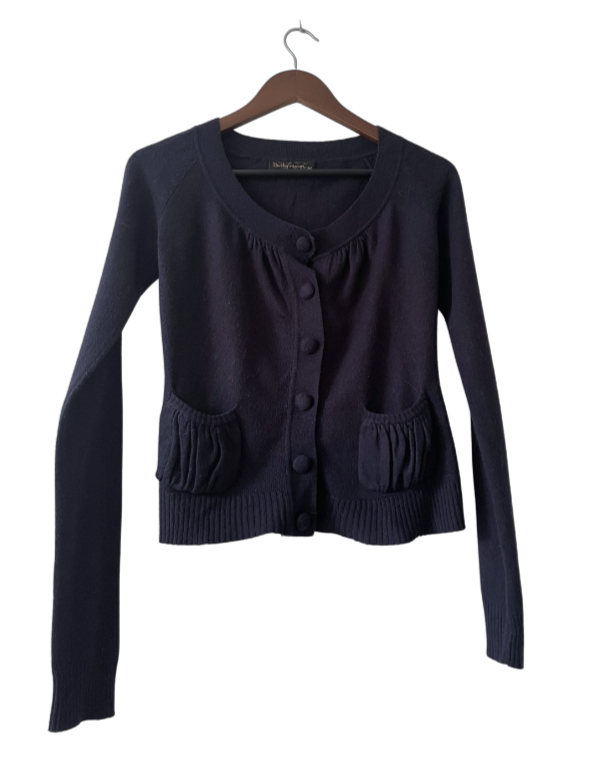 Chaqueta de punto azul marino corta con bolsillos. Talla M-L. COD J50