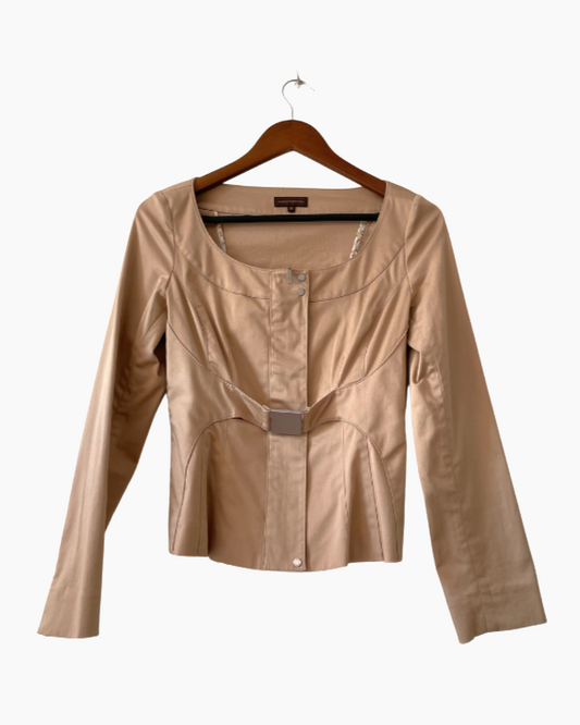 Chaqueta corta entallada beige. ADOLFO DOMINGUEZ. Talla 36