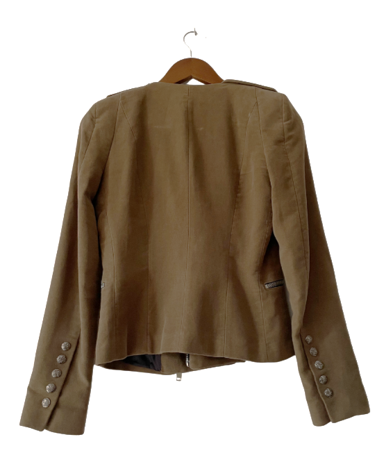 Chaqueta corta marrón caqui con cremallera lateral. ZARA. Talla S. COD CH6