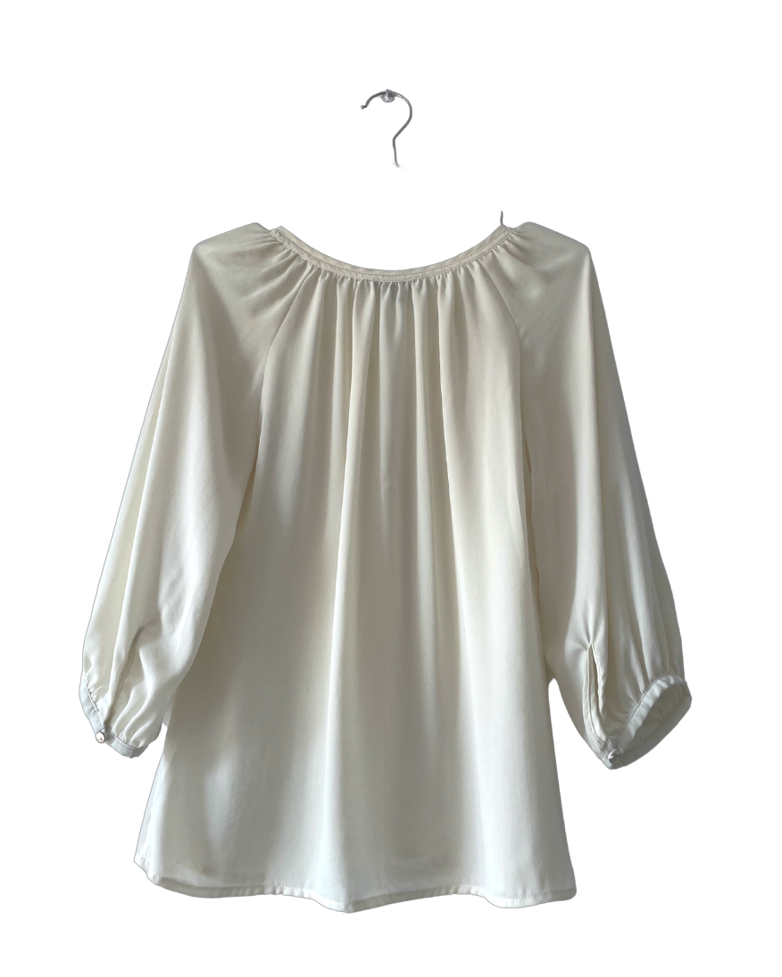 Camisa blanco roto de gasa. H&M Talla 36. COD T23