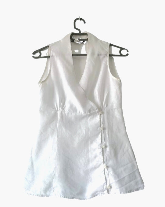 Camisa blanca manga sisa de lino cruzada. COD T2