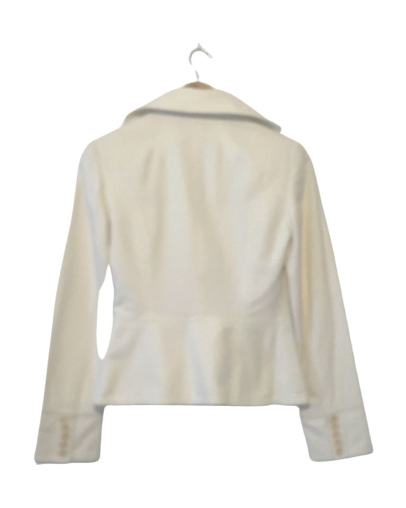 Chaqueta entallada corta blanco roto. MANGO Talla 36. COD CH37