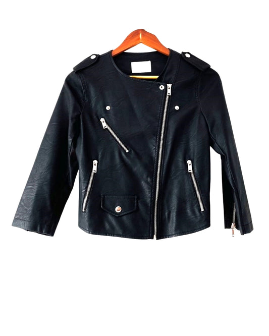 Chaqueta corta de cuero con cremalleras. Talla S. COD CH38