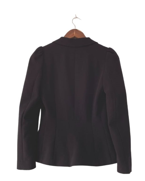 Chaqueta ajustada negra con rizo en el hombro. H&M Talla 43. CH54